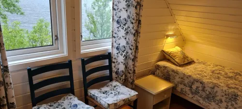 Øydvinstod Hyttegrend located by the untouched Osafjord.A lovely Romantic place. Hotels in Ulvik