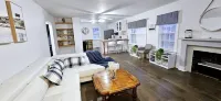 Bright and cozy riverfront home in the heart of Canada's Prettiest Little Town!