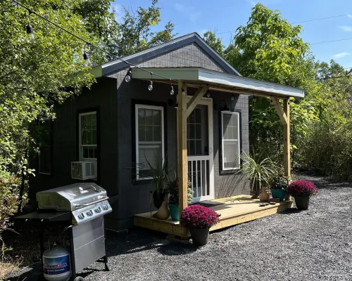 Sexiest Lil Cabin in Saugerties, NY Hotels in Saugerties