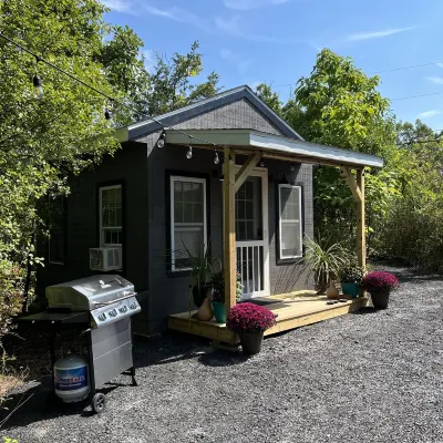 Sexiest Lil Cabin in Saugerties, NY