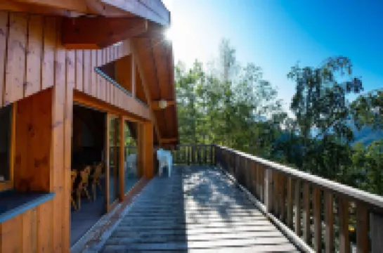 Oz/Alpe d'Huez 200m slopes, up to 25pers, Jacuzzi, rooms with bathroom