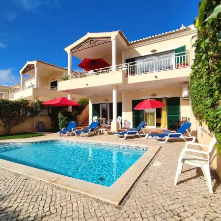 Pretty Villa has Amazing Sea Views, Private Pool, AC, Wi Fi - walk to the Beach!