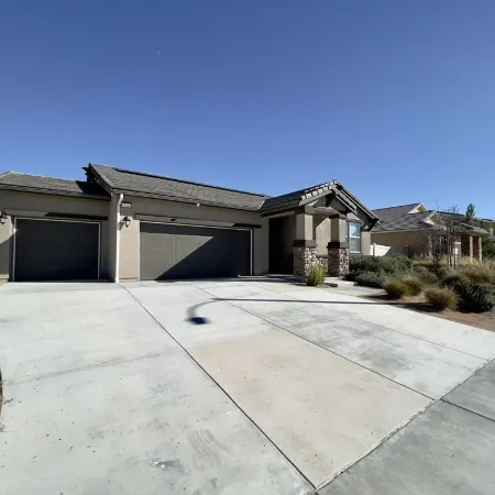Former Model Home, 3 Car Garage, Gym, Sleep 14