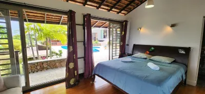 In a quiet, popular subdivision, villa with pool, view of Moorea, 5 bedrooms