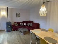 Fully self-contained garden apartment Hôtels à : Porcheville