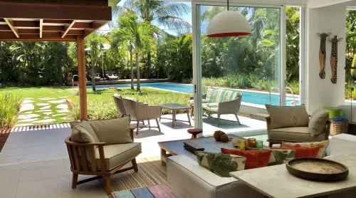 Beach House with 4 Suites and a Pool. Comfort and Privacy Just Steps from the Sea.