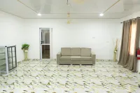 Warapie Lodge Hotels in Komenda