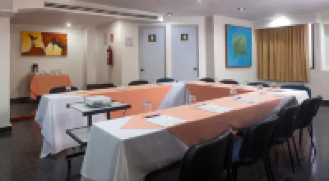 Hotel & Suites Real del Lago