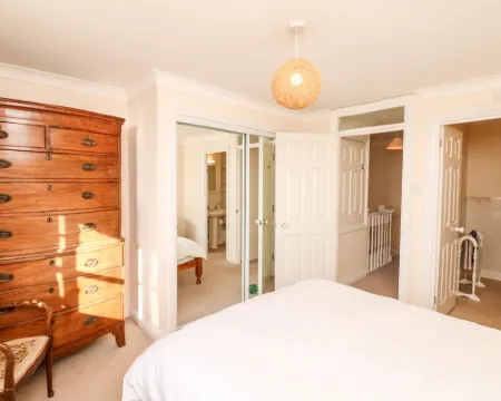 6 Lyme Mews Hotels in Seaton