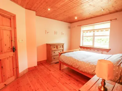 4 Killimer Road Hotels in 