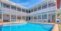 Swans Cay Hotel - piscina