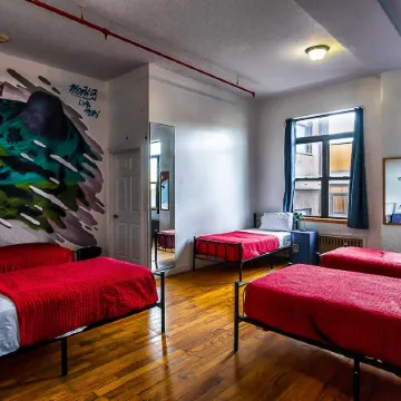 NY Moore Hostel Отели рядом с достопримечательностью «Союз Холл»