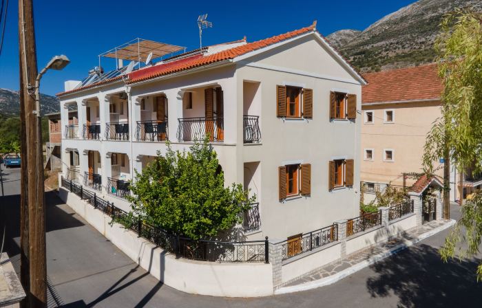 Alexatos Studios & Apartments