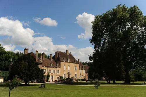 Château de Vault de Lugny Hotels in Vézelay