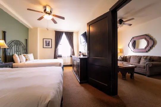 더 홀랜드 호텔