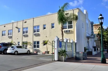 El Primero Boutique Hotel Отели в г. Чула-Виста