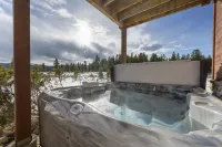 Mountain Peak 4 Bedroom Home by RedAwning - Parking