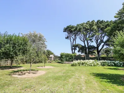 Lymington Lodge Hotels near The Six Bells - JD Wetherspoon