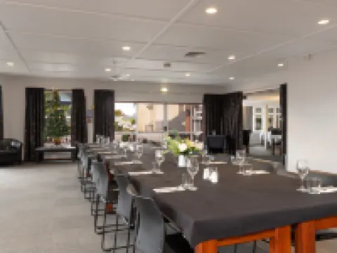 Centennial Court Hotel Hotels in Alexandra