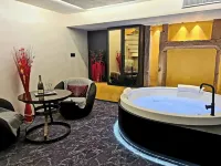 Domaine du Haut Jardin Hôtel & Chalets Spa Privé Hotels in Rehaupal