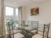 Park Road Apartment - Kitchens