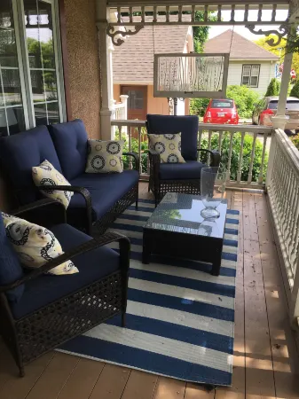 Matisse Bed & Breakfast Отели рядом с достопримечательностью «Сентенниал Лилак Гарден»