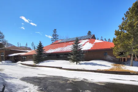 732b Meadow Creek 2 Bedroom Townhouse by RedAwning