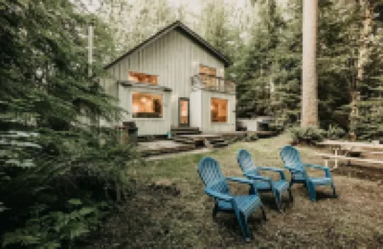 19Mbr - Hot Tub - Sauna - BBQ - Pets Ok - Wifi - Sleeps 10 5 Bedroom Home by RedAwning