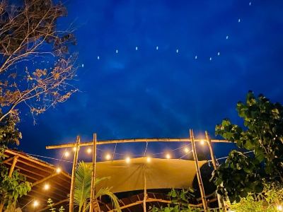 Bajo las Estrellas Eco Camp