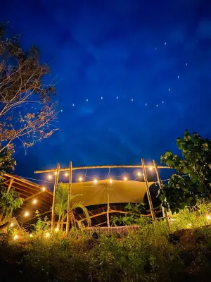 Bajo las Estrellas Eco Camp Hotel di 