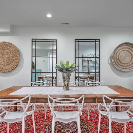 Vibrant Chic Home ~ 20 Mi to Salt Lake City! Отели в г. Драпер