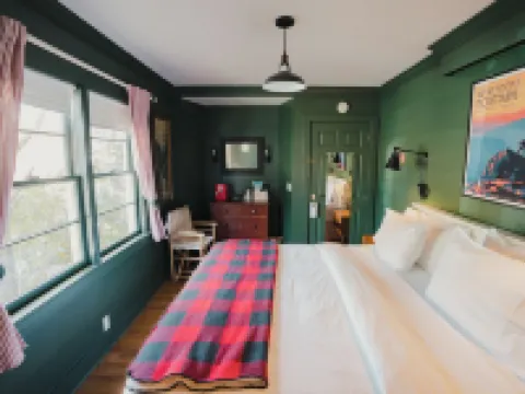 Highlander Mountain House Hotels in Highlands