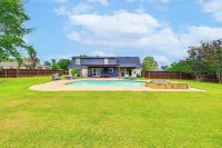 Fire Pit and Sauna Spacious Lake Texoma Retreat! - Wifi