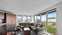 5 Bed Apartment @ Derriford Stays by Pureserviced Hotels in Wotter