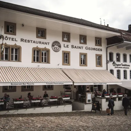 Le Saint Georges Отели рядом с достопримечательностью «La Maison du Gruyère a Pringy»