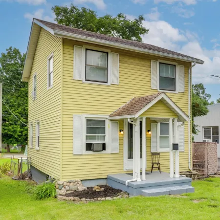 Near Campus & Dtwn! Dog-Friendly Dayton Retreat
