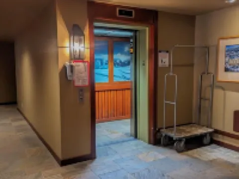 Fireside Lodge #413 by Bear Country Hotels in Sun Peaks
