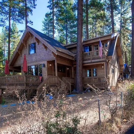 Smokey Joes 5 Bedroom Cabin by RedAwning