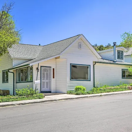 Stylish Basecamp 6850 Near Downtown Williams!