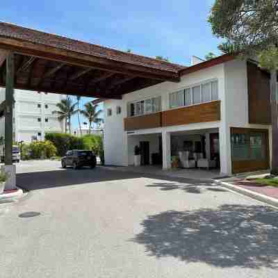 Playa Turquesa, BEACH FRONT Hotel Exterior
