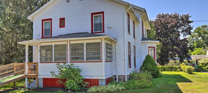 Walk to Beach, Marina and Town! Lake Ontario Getaway Hotéis em Wayne County