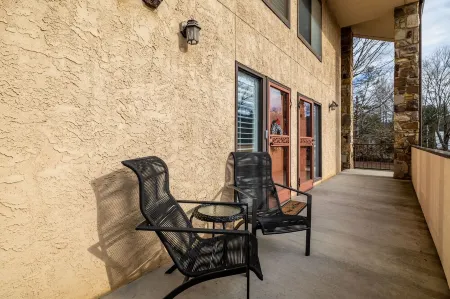 Riverfront Condo, Super Conveniently Located! Отели в г. Таунсенд