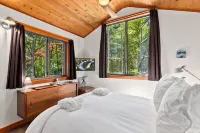 Coast Cabins Hotels in Manzanita