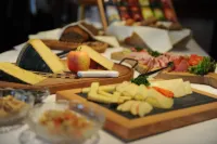 Hotel Tiroler Adler Bed & Breakfast - breakfast