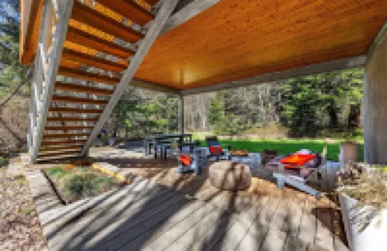 Neal Creek 2 Bedroom Home by Redawning