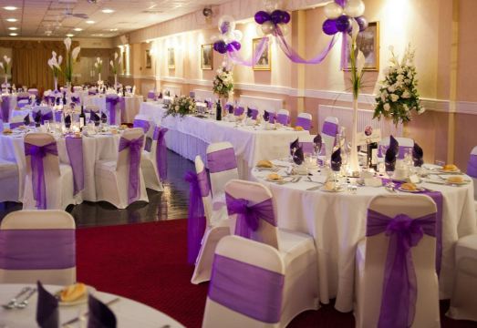 2. 킹 찰스 호텔 ..