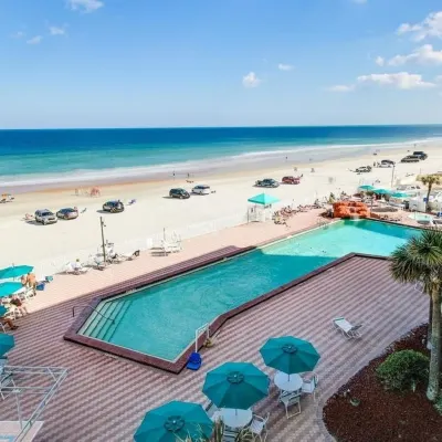 Harbour Beach Resort Studios! Hotels near Sun Splash Park