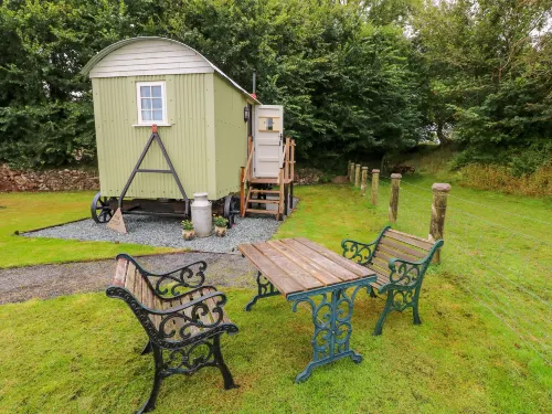 Shepherds Hut - the Crook - pet friendly