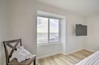 Charming Oceanside Condo w/ Beach & Pool Access! - Apartments