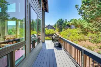 Hot Tub and Deck Mtn-View Pine Getaway! - 3-Star